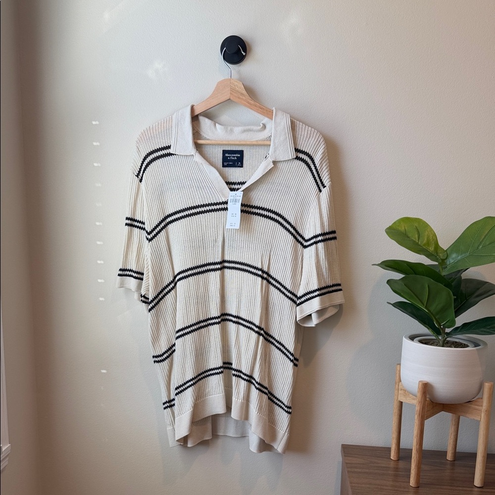 NWT Abercrombie & Fitch Cream and Black Knit Top - Picture 2 of 3